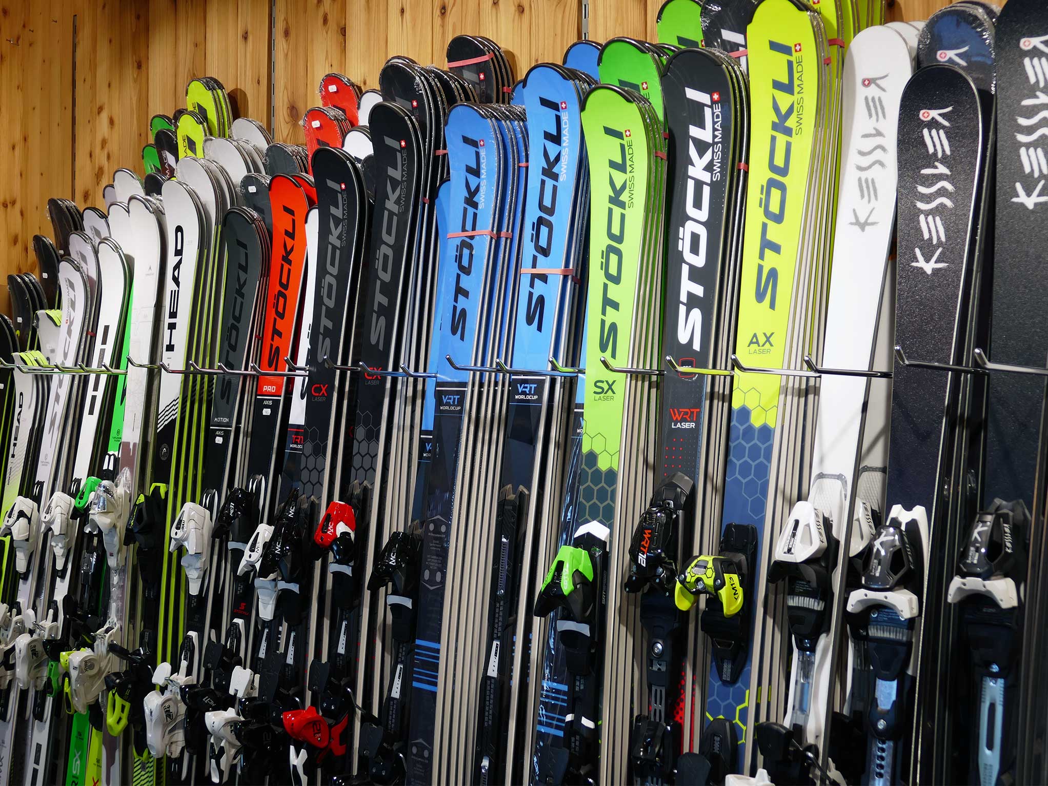wannihorn-sport-sportgeschäft-laden-shop-grächen-winter-skis-stöckli-kessler-head-dynastar-kollektion-rent-test-vermietung