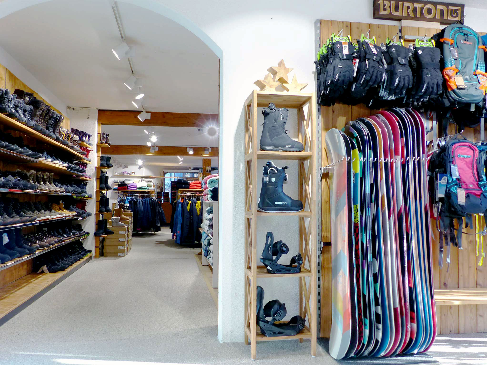 wannihorn-sport-geschäft-shop-burton-snowboard-rent-hire-location-miete-schuhe-boots-wallis-valais-grächen